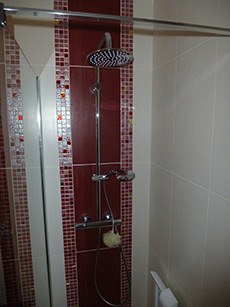 Réfection complète d'une Salle de Bain avec douche à l'italienne sur mesure, carrelage et faïence. Secteur St Germain du Corbéis